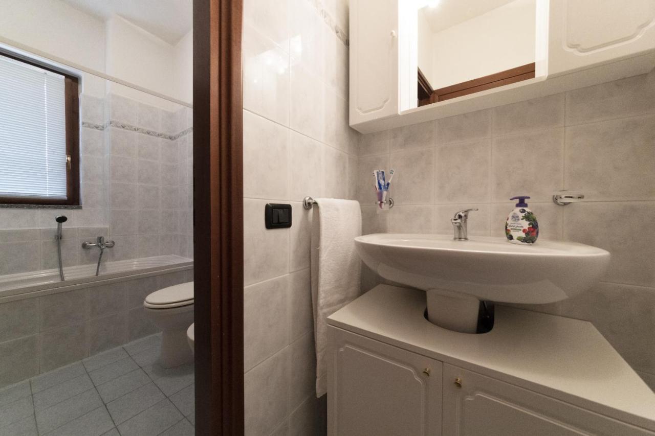 2-Bedroom Lakeview Apartment At The Lake Acquaseria Εξωτερικό φωτογραφία